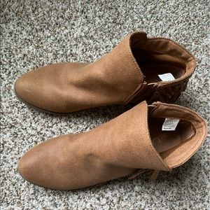 Worn once🍁short boots with fringe/tassel accents